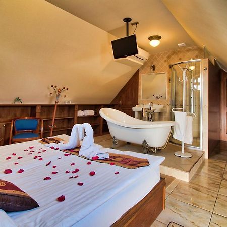 Palazzo Wellness Villa 에게르 외부 사진