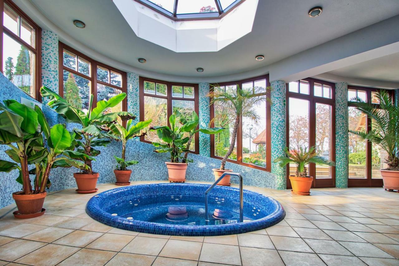Palazzo Wellness Villa 에게르 외부 사진